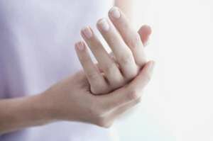 При инсульте немеет какая рука — Головные боли