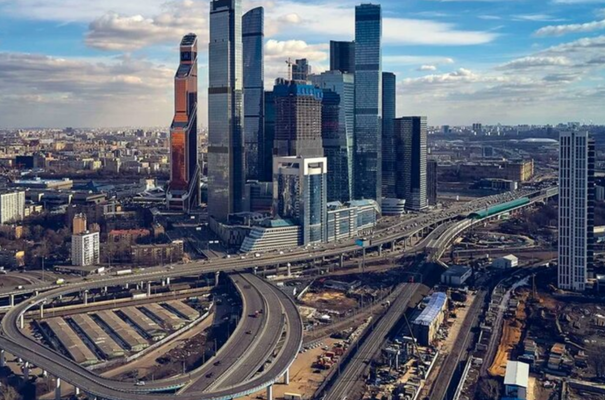 Москва Сити транспортная инфраструктура. Экономика Москвы. Москва экономический центр. Москва Сити с дороги.